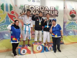 Ananda Oktavian nomor dua dari kiri